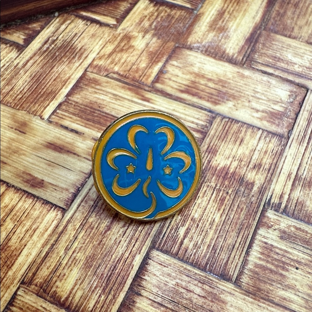Vintage Collectible Girl Scouts Logo Lapel Pin - Round Blue and Gold